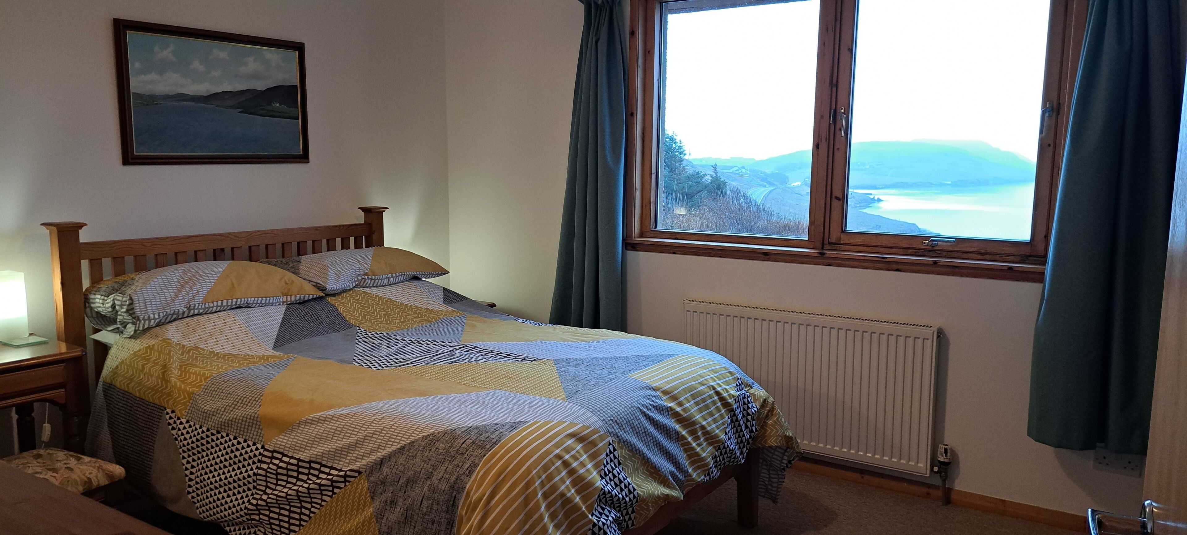 3 chambres, bureau, fer et planche à repasser, lit parapluie