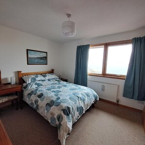 3 bedrooms, desk, iron/ironing board, travel crib - Solheim Self Catering, a 3 bedroom bungalow with spectacular views (Whiteness)