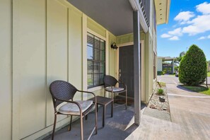 Terrace/patio - The Nautical Clipper - Steps to Beach and Cafes (St. Augustine)