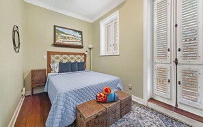 6 bedrooms, WiFi, bed sheets