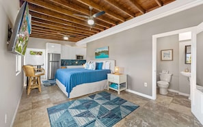 6 bedrooms, WiFi, bed sheets