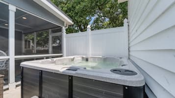 Bain à remous extérieur