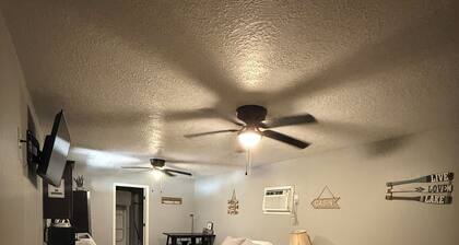 1 Bedroom Cabin Near Cassels-Boykin