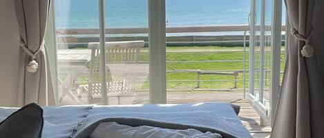 3 عدّة غرف نوم ومكواة/لوح كي وواي فاي وملاءات أسرّة