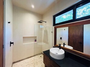 Appartement, 1 chambre, animaux de compagnie acceptés | Salle de bain