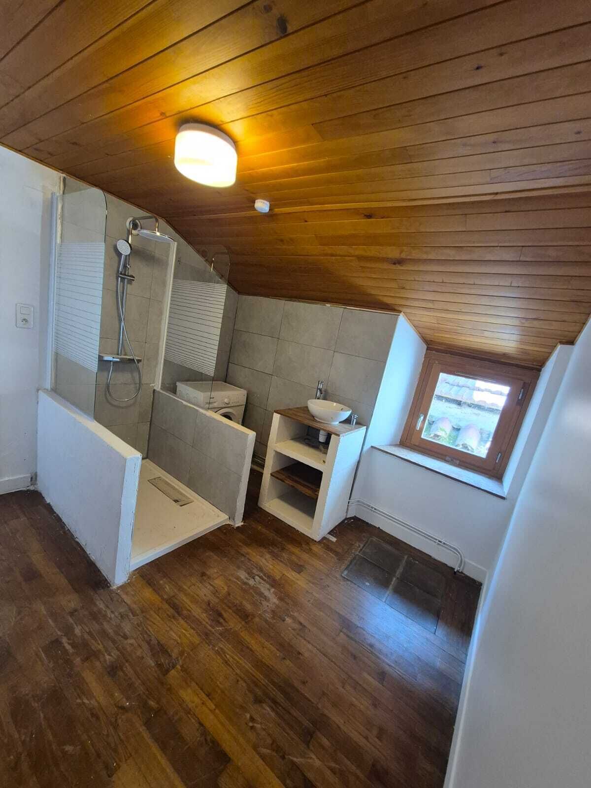 Håndklær og toalettpapir