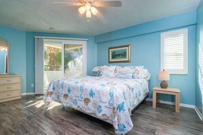 2 bedrooms, iron/ironing board, WiFi, bed sheets - Beautiful Beach Condo. Beach Access Few Steps Away. 2Bed/2Bath. (Indian Rocks Beach)