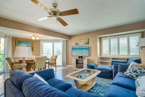 TV - Beautiful Beach Condo. Beach Access Few Steps Away. 2Bed/2Bath. (Indian Rocks Beach)