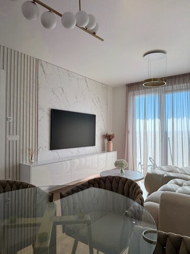 Golden Ivy – luxury, light and elegance.