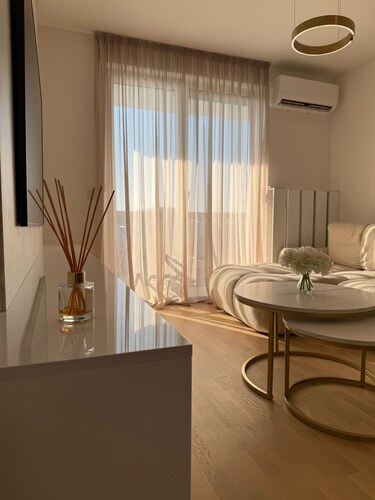 Golden Ivy – luxury, light and elegance.