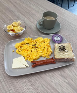 Free daily full breakfast