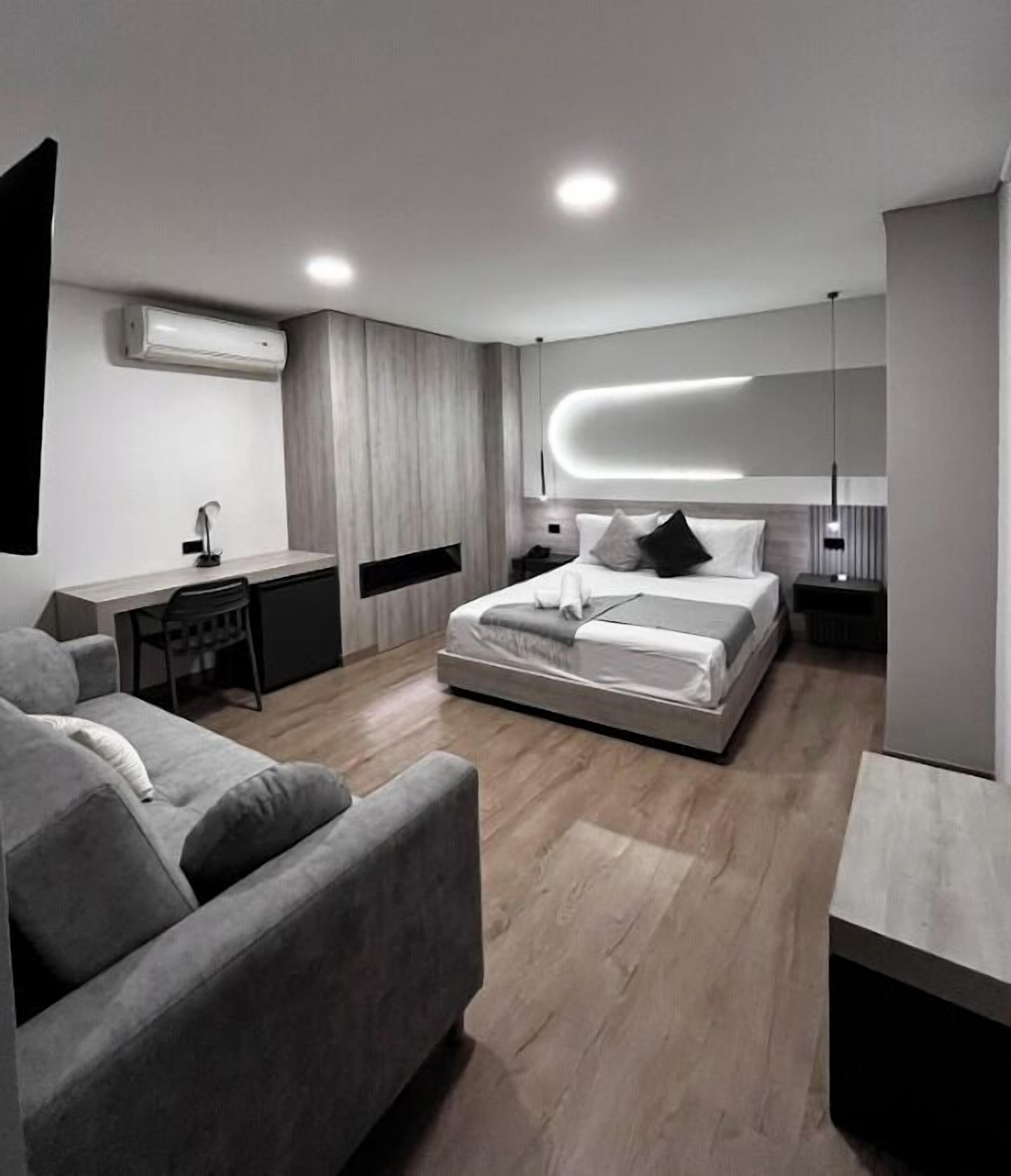 In-room safe, desk, laptop workspace, free WiFi