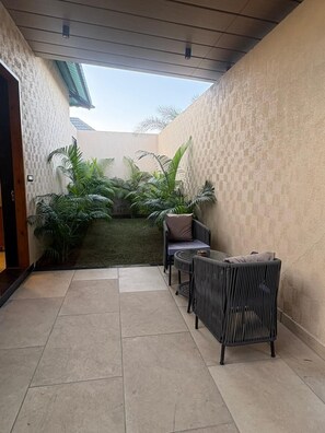 Luxury Villa | Desk, laptop workspace, free WiFi