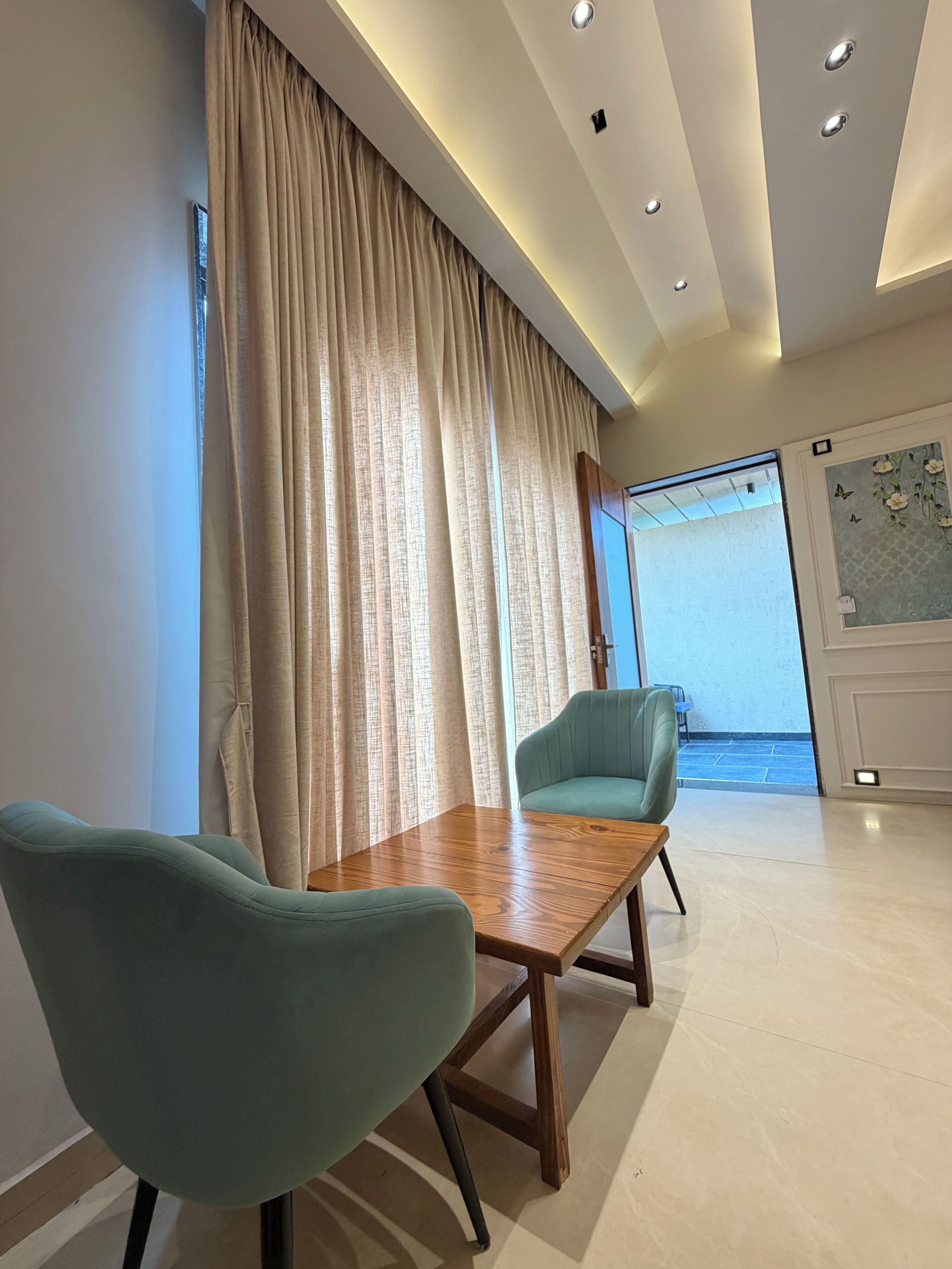 Desk, laptop workspace, free WiFi