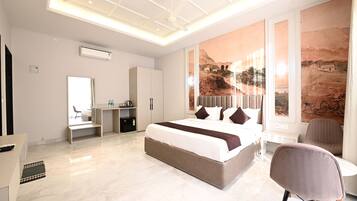 Deluxe-værelse - balkon | Skrivebord, arbejdsområde til bærbare computere, gratis Wi-Fi