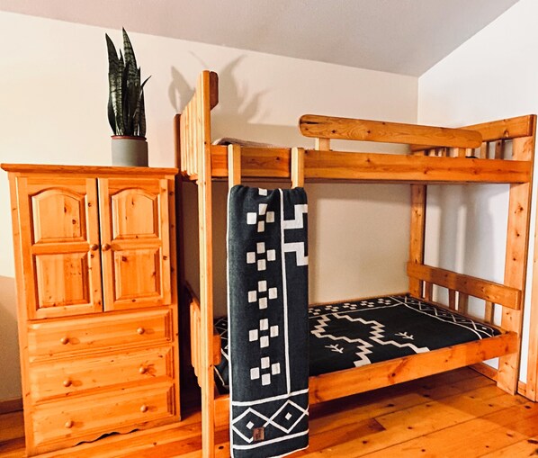 Superior Studio | Free WiFi - Cow Lake Store and Resort (rocky mountain house)