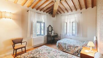 Deluxe Twin Room | Free WiFi