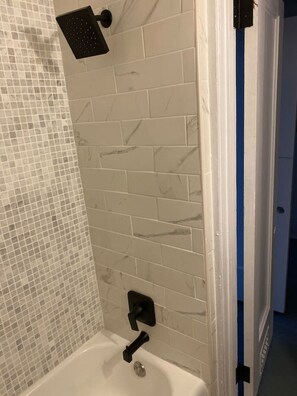 Bathroom - 2 bedroom a very nice space in a cool place (New Orleans)