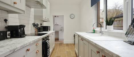 Talo, 3 makuuhuonetta | Yksityinen keittiö | Jääkaappi, mikroaaltouuni, uuni, liesi