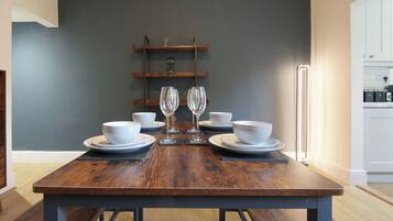 House, 3 Bedrooms | In-room dining