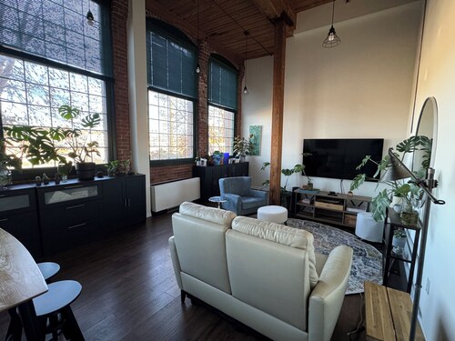 Beautiful furnished, 1 bedroom apartment with huge windows, wood floor and brick