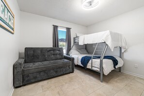 2 habitaciones, tabla de planchar con plancha, wifi y ropa de cama 