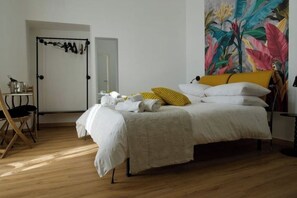 1 habitación, escritorio, tabla de planchar con plancha y wifi gratis 