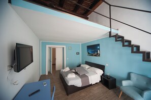 Habitación cuádruple Confort | Caja de seguridad en la habitación, cortinas blackout y insonorización 