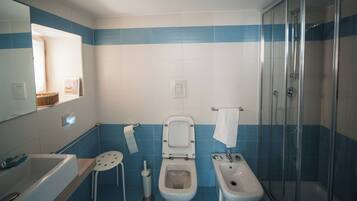 Comfort Quadruple Room | Bathroom