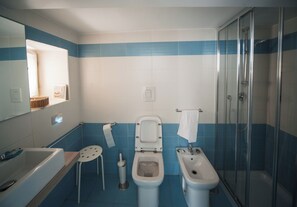 Habitación cuádruple Confort | Baño