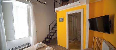 Comfort fyrbäddsrum | Värdeförvaringsskåp på rummet, mörkläggningsgardiner och ljudisolering