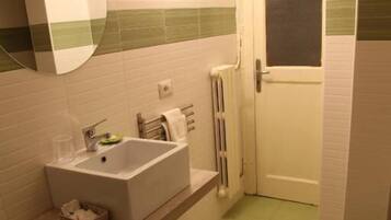 Basic Single Room | Bathroom