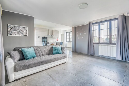 Elegant apartment with private terrace - between Milan and Rho Fiera