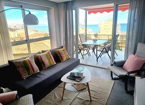 TV - Apartment 'Sea View' with Ocean Views, Wi-Fi, and Air Conditioning (Torremolinos)