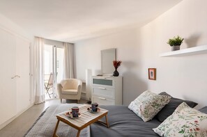 2 bedrooms, iron/ironing board, WiFi, bed sheets - Apartment 'Sea View' with Ocean Views, Wi-Fi, and Air Conditioning (Torremolinos)