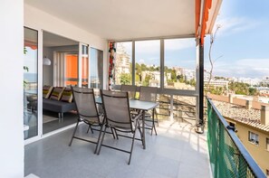 Outdoor dining - Apartment 'Sea View' with Ocean Views, Wi-Fi, and Air Conditioning (Torremolinos)