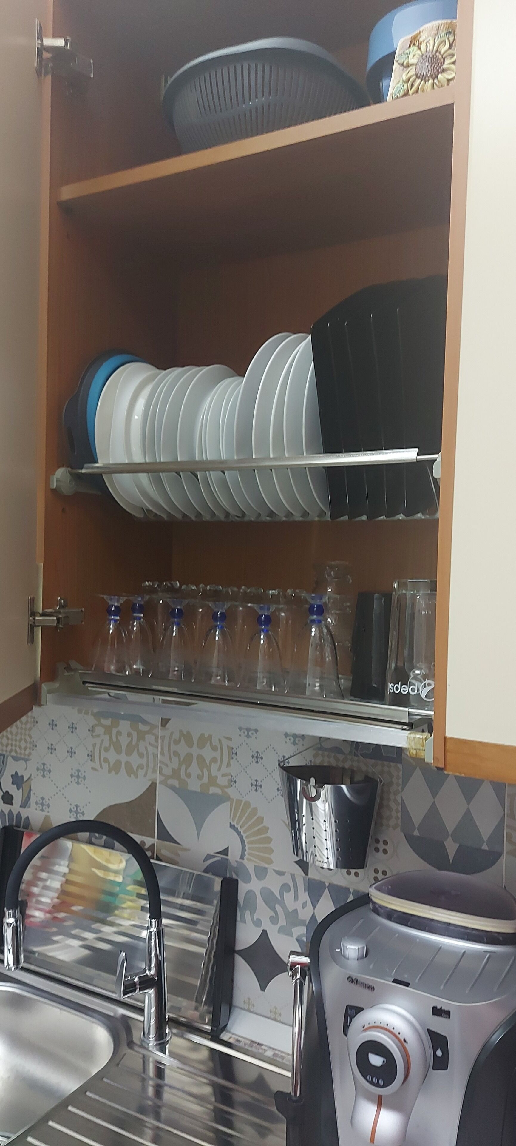 Jääkaappi, mikroaaltouuni, uuni, astianpesukone