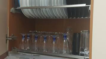 Kühlschrank, Mikrowelle, Ofen, Geschirrspüler