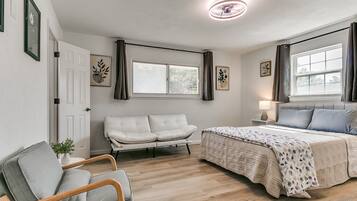 3 bedrooms, iron/ironing board, Internet, bed sheets