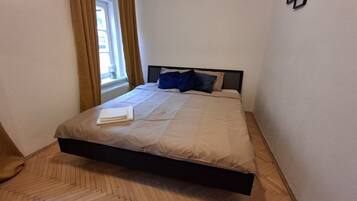 1 slaapkamer, een strijkplank/strijkijzer, wifi, beddengoed