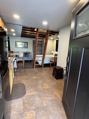 2 bedrooms, desk, iron/ironing board, travel cot
