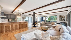 Smart TV, fireplace - Chic Southampton Retreat with Heated Pool, Lush Gardens & Resort-Style... (Southampton)