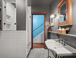 Interior - The Franklin House, Home for 6 (Franklin)