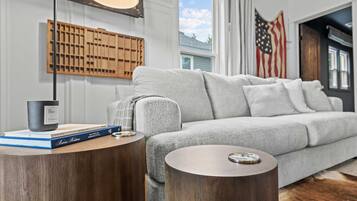 House, Multiple Beds, Patio, Garden View (The Franklin House) | Living area