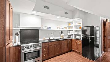 Nhà, nhiều giường, sân hiên, quang cảnh vườn (The Franklin House) | Bếp riêng