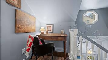 House, Multiple Beds, Patio, Garden View (The Franklin House) | Interior