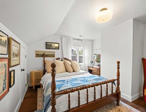 House, Multiple Beds, Patio, Garden View (The Franklin House) | 3 bedrooms, individually decorated, individually furnished, desk - The Franklin House, Home for 6 (Franklin)