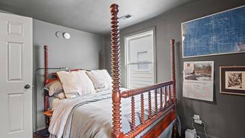 House, Multiple Beds, Patio, Garden View (The Franklin House) | 3 bedrooms, individually decorated, individually furnished, desk