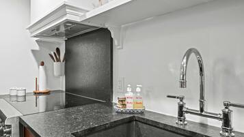 Nhà, nhiều giường, sân hiên, quang cảnh vườn (The Franklin House) | Bếp riêng