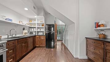 Nhà, nhiều giường, sân hiên, quang cảnh vườn (The Franklin House) | Bếp riêng